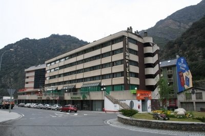 HOTEL REFUGI DELS ISARD hotel refugi dels isard: