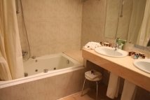 Bathroom - Spa Bath-tub