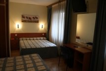 Quintuple room